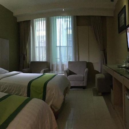 Hotel Wisata Niaga 푸르워케르토 외부 사진