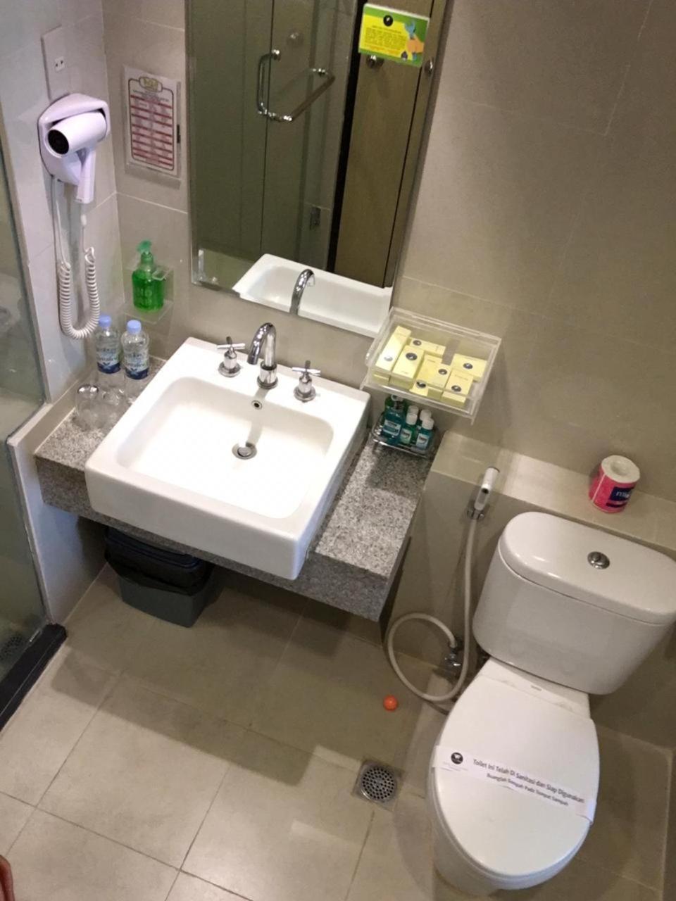 Hotel Wisata Niaga 푸르워케르토 외부 사진