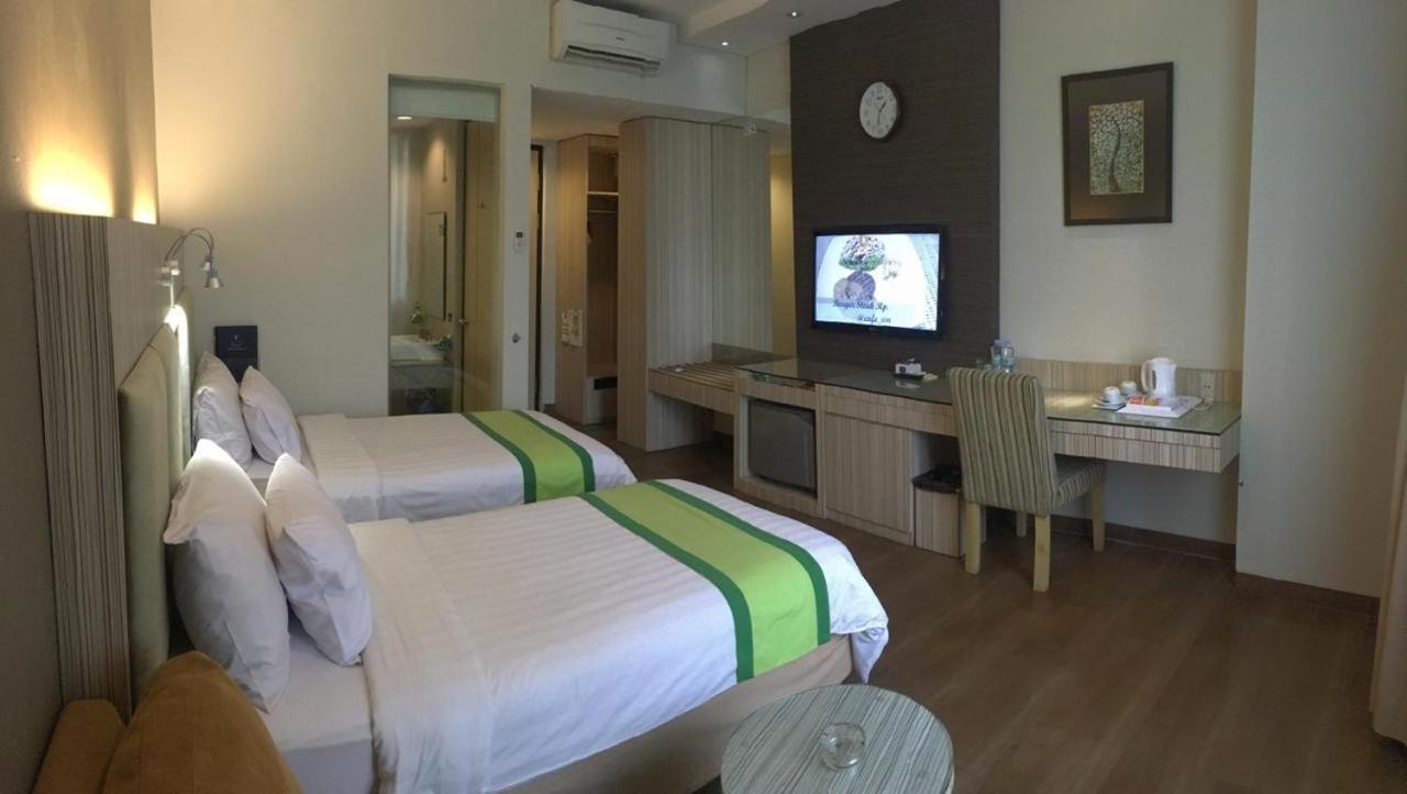 Hotel Wisata Niaga 푸르워케르토 외부 사진