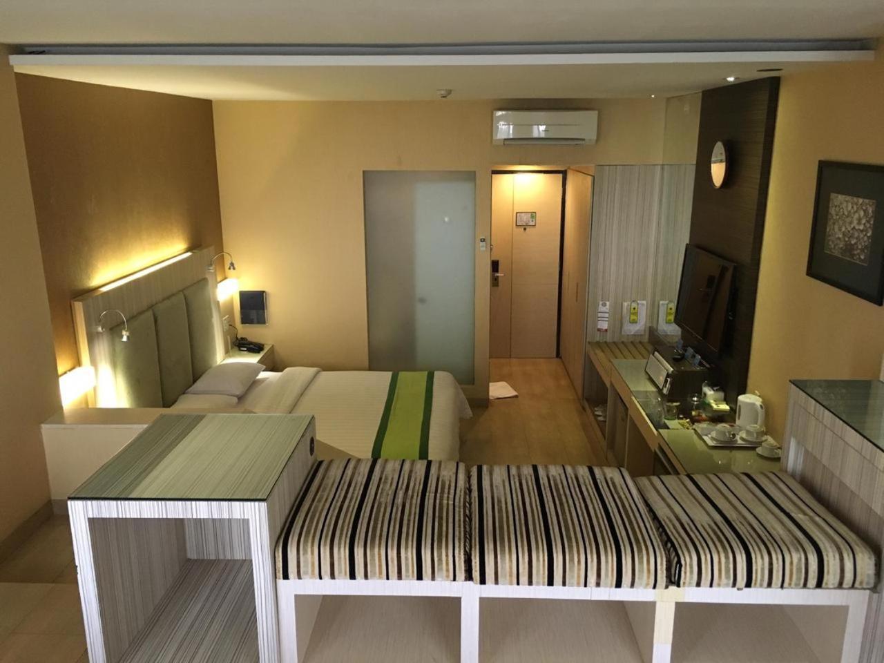 Hotel Wisata Niaga 푸르워케르토 외부 사진