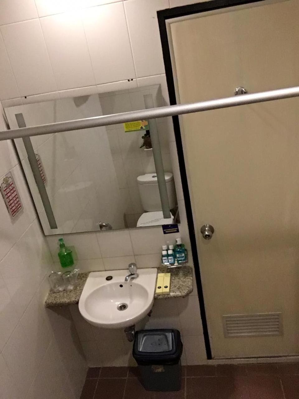 Hotel Wisata Niaga 푸르워케르토 외부 사진