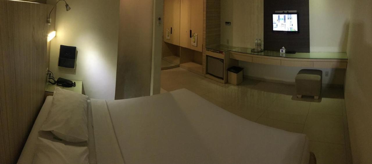 Hotel Wisata Niaga 푸르워케르토 외부 사진