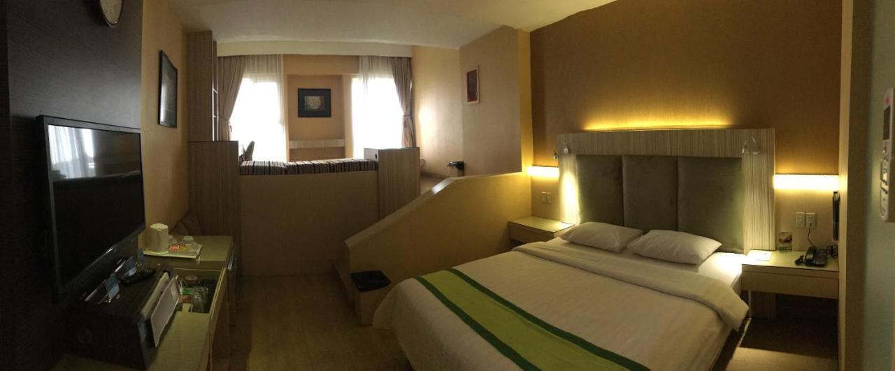 Hotel Wisata Niaga 푸르워케르토 외부 사진