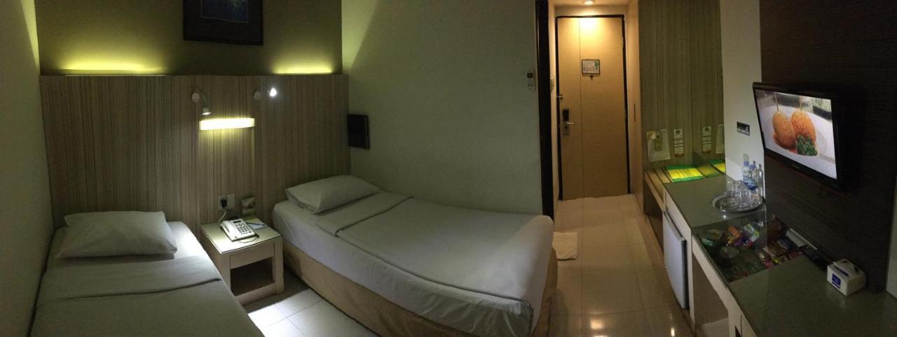 Hotel Wisata Niaga 푸르워케르토 외부 사진