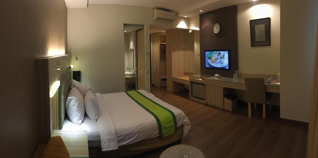 Hotel Wisata Niaga 푸르워케르토 외부 사진