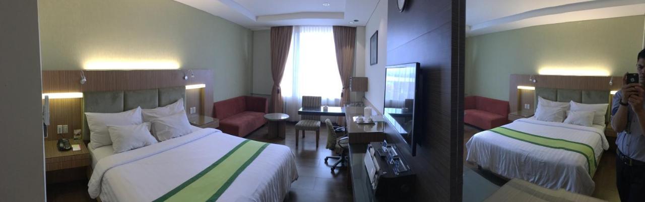 Hotel Wisata Niaga 푸르워케르토 외부 사진