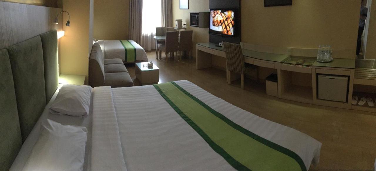 Hotel Wisata Niaga 푸르워케르토 외부 사진