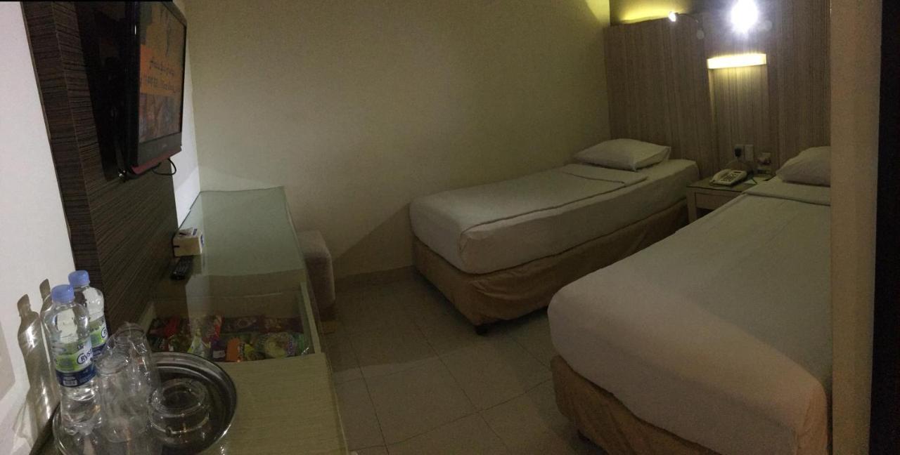 Hotel Wisata Niaga 푸르워케르토 외부 사진