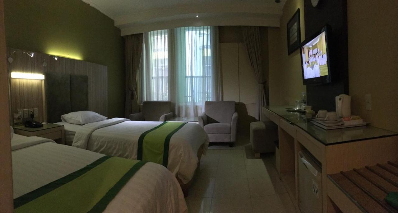 Hotel Wisata Niaga 푸르워케르토 외부 사진
