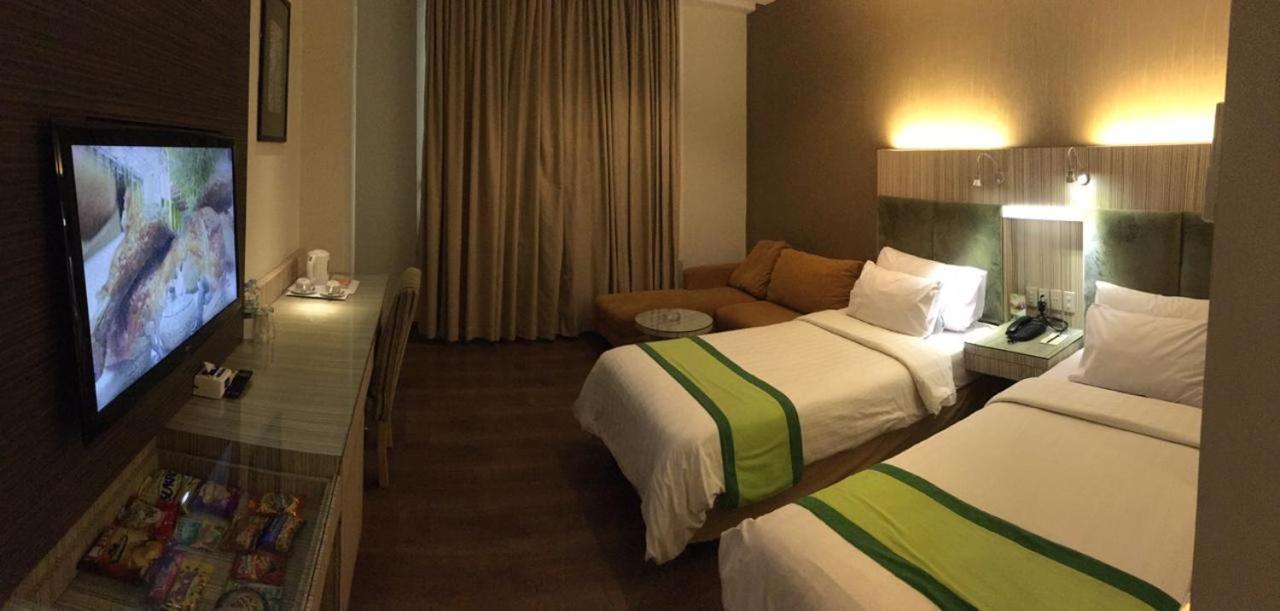 Hotel Wisata Niaga 푸르워케르토 외부 사진