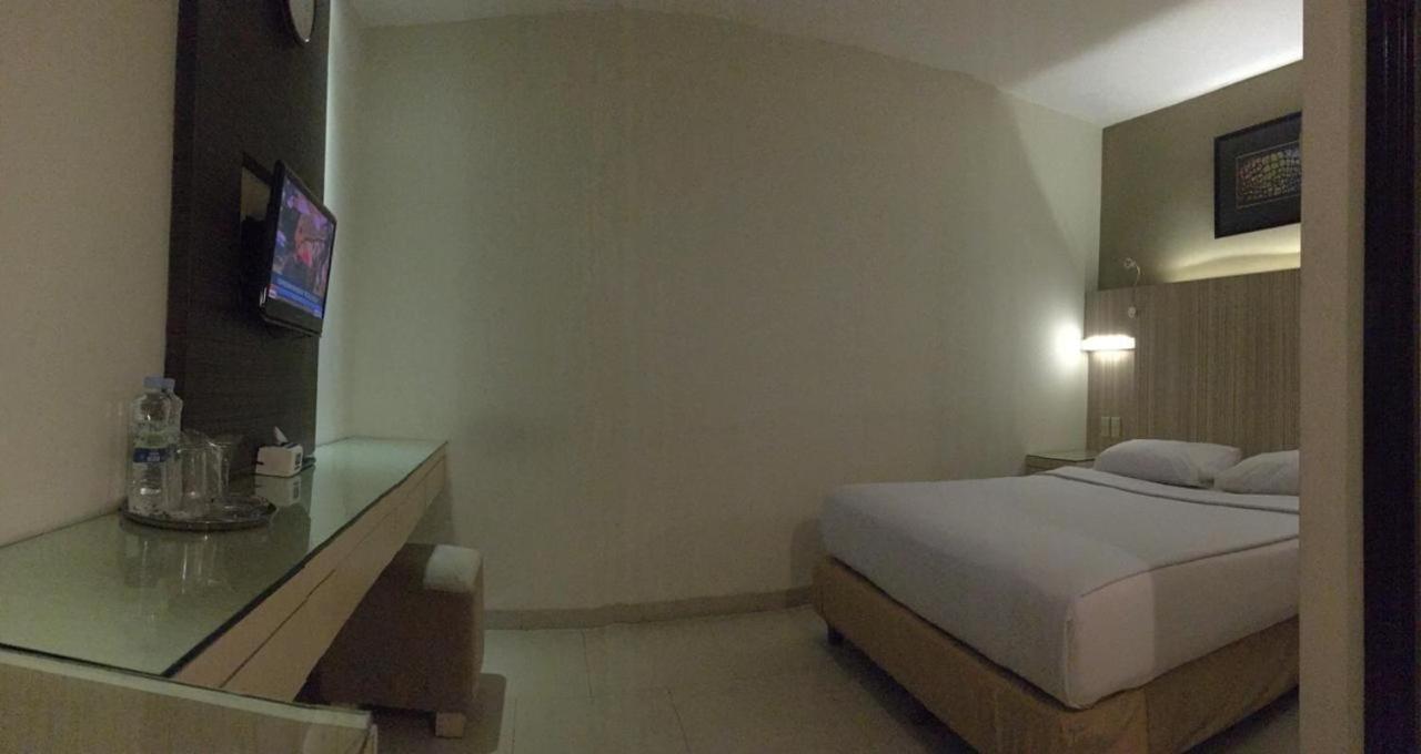 Hotel Wisata Niaga 푸르워케르토 외부 사진