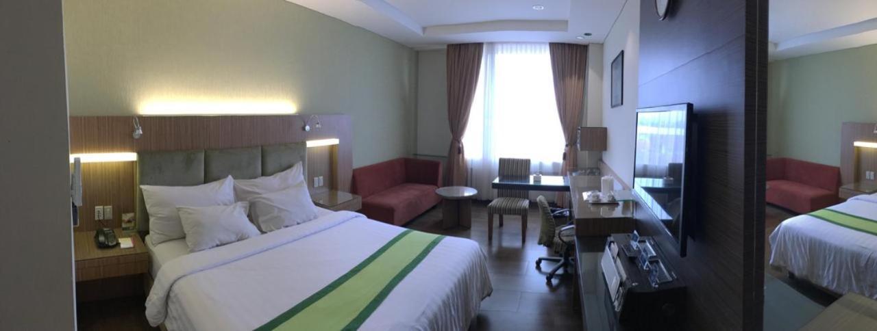 Hotel Wisata Niaga 푸르워케르토 외부 사진
